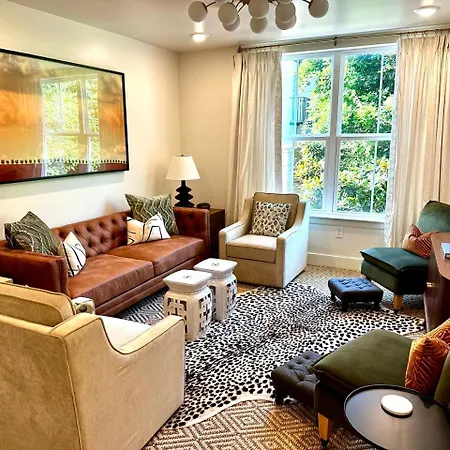 The Vault - Perfect Location! Apartment